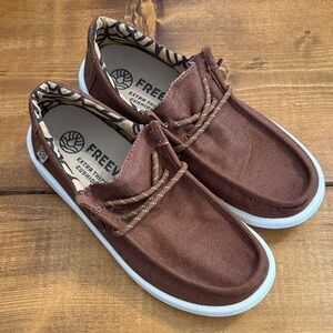 NWOT Freewaters Men's Brown Canvas Slip-On Loafers
